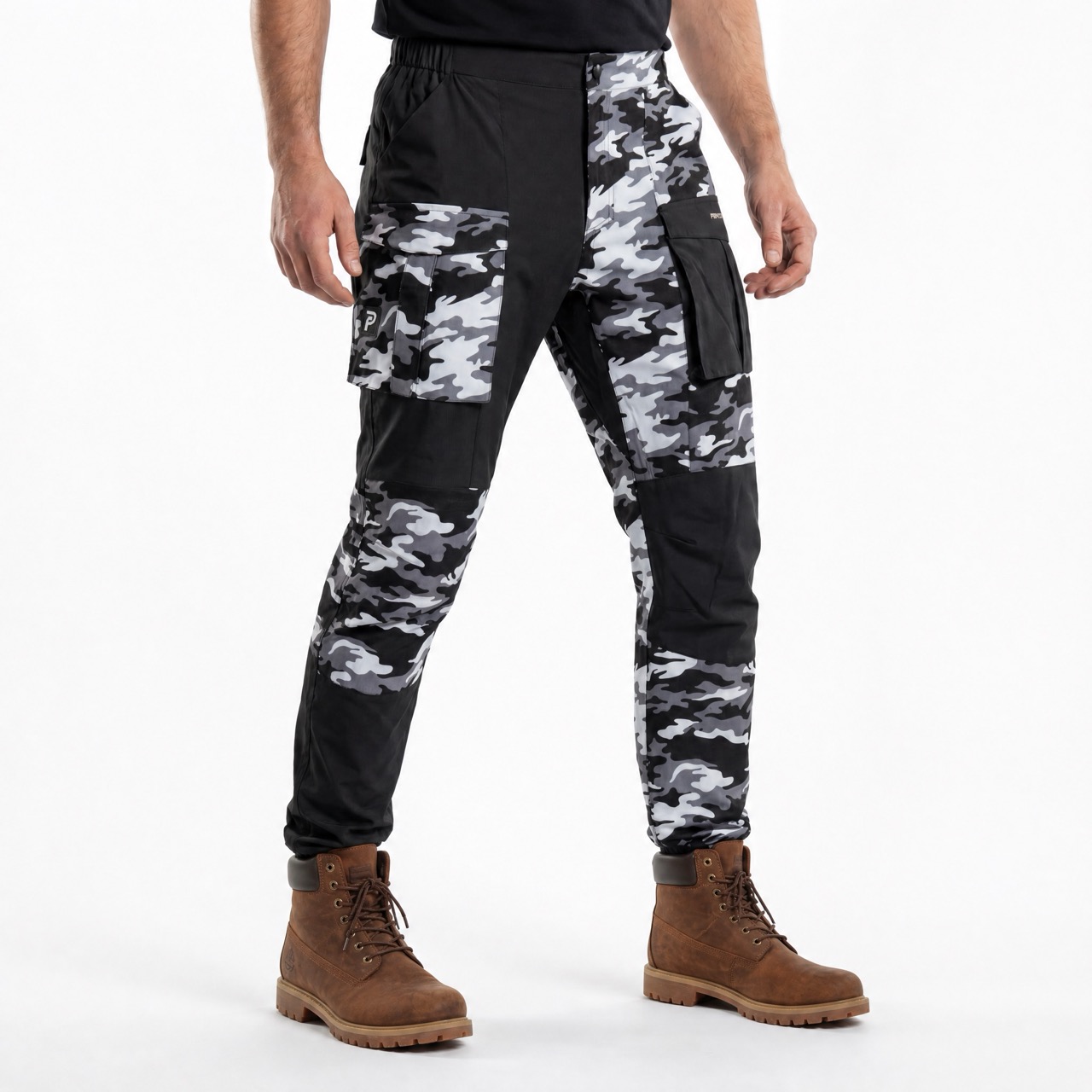 Pantalón de senderismo con paneles color block y estampado de camuflaje para hombre