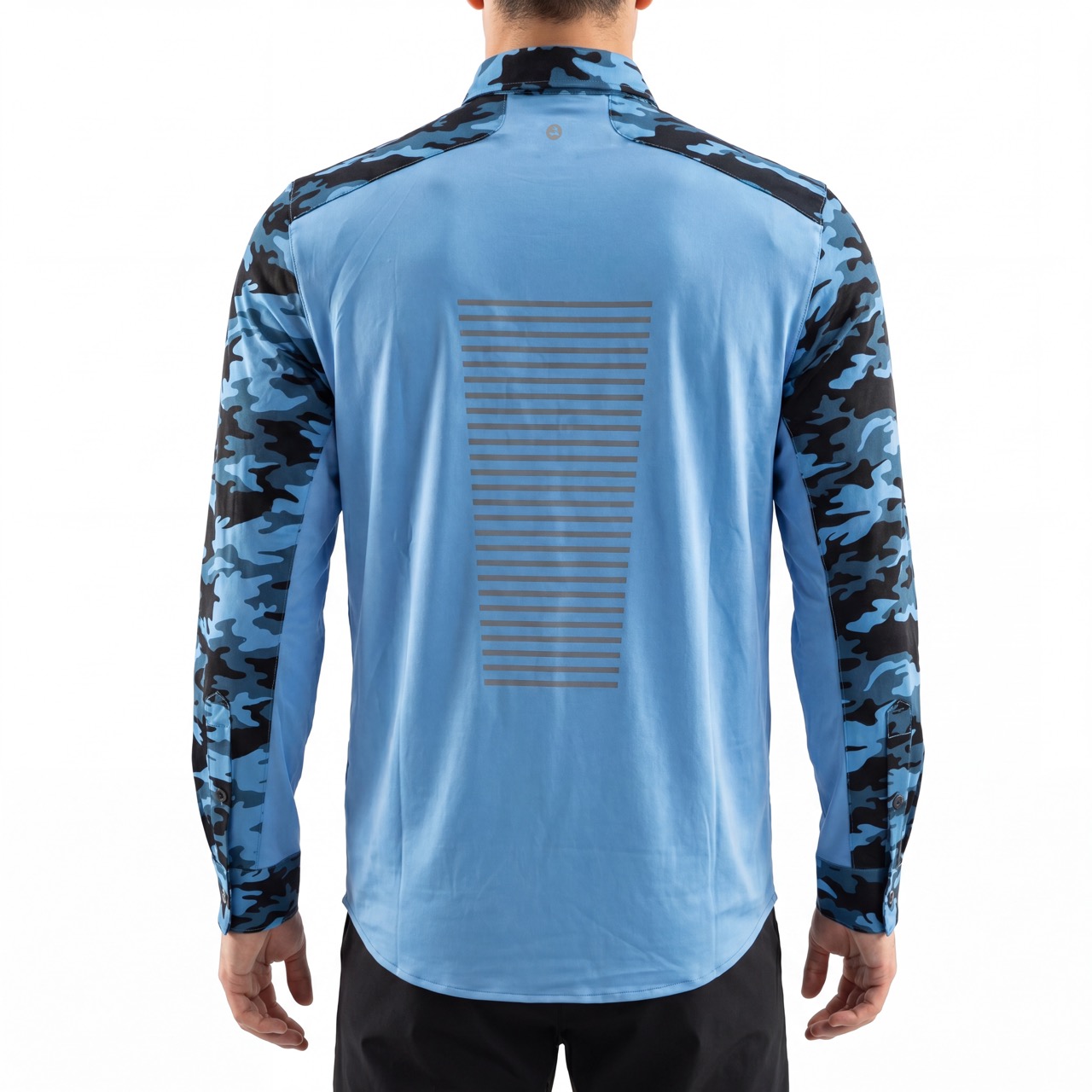 Camisa de senderismo con bolsillo con cremallera y bloques de color con estampado de camuflaje para hombre