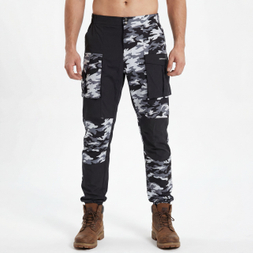 Pantalón de senderismo con paneles color block y estampado de camuflaje para hombre