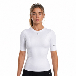 ENGINEERED PERFORMANCE Camisetas de manga corta para mujer
