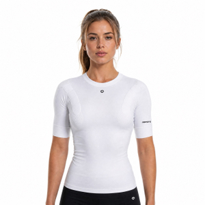 ENGINEERED PERFORMANCE Camisetas de manga corta para mujer