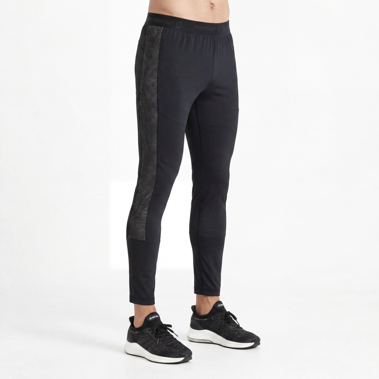 Pantalones deportivos ajustados con ribetes reflectantes y capa base de compresión para hombre